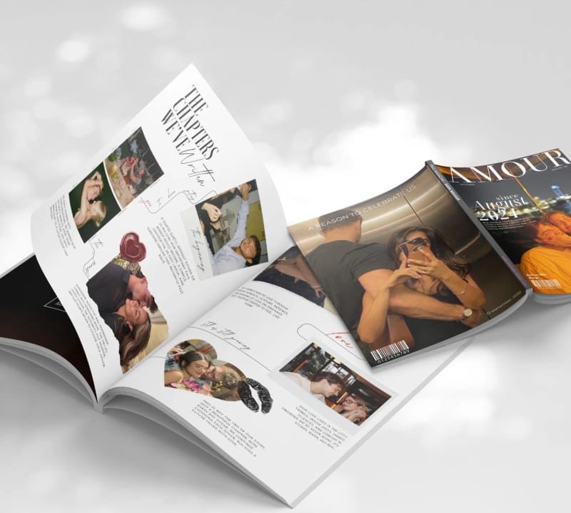 Revista abierta con un collage de fotos, junto a dos portadas